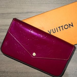 Brand New Authentic Louis Vuitton purse with chain (open box never used)